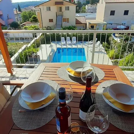 Apartman With Heated Pool, Regina