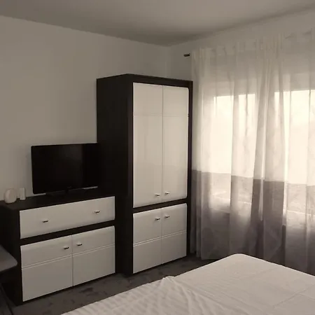 Appartamento With Heated Pool, Regina Pola