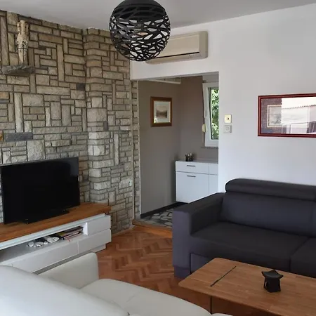 Appartement With Heated Pool, Regina Pula