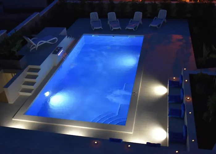 With Heated Pool, Regina Póla