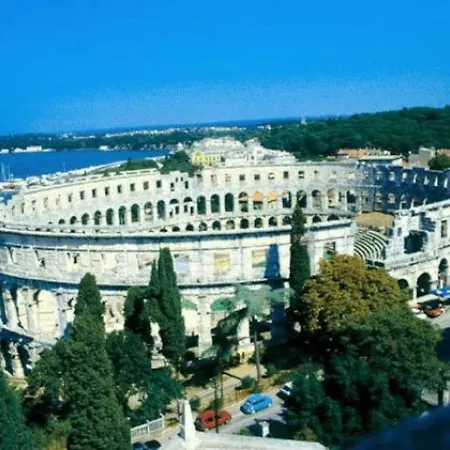 With Heated Pool, Regina Appartement *