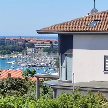 With Heated Pool, Regina Apartmán Pula