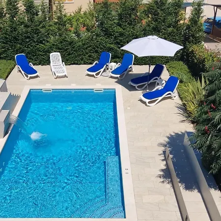 With Heated Pool, Regina Appartement *