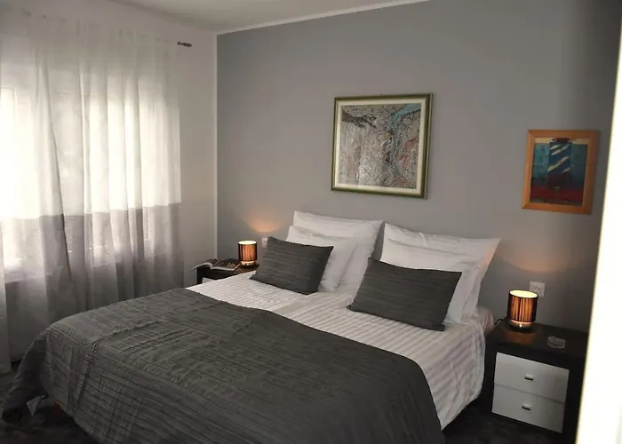 With Heated Pool, Regina Apartment Pula