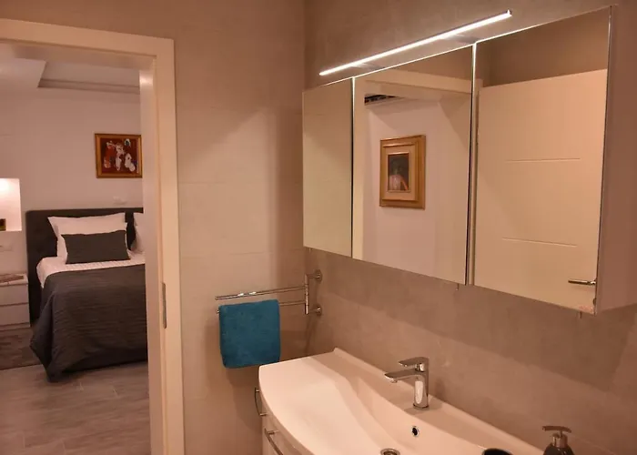Apartment With Heated Pool, Regina