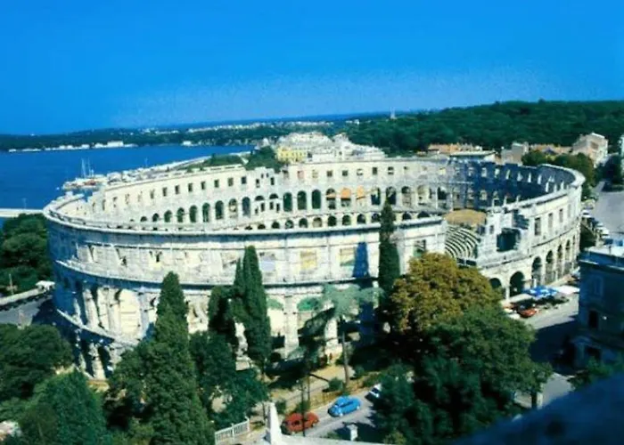 With Heated Pool, Regina アパート *