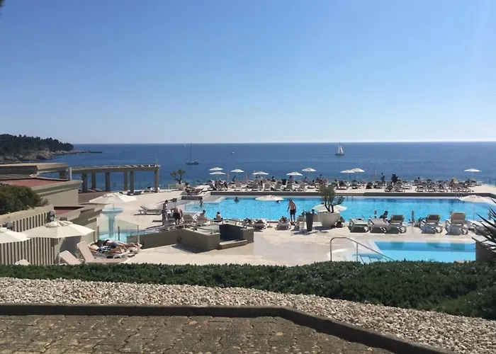 With Heated Pool, Regina * プーラ