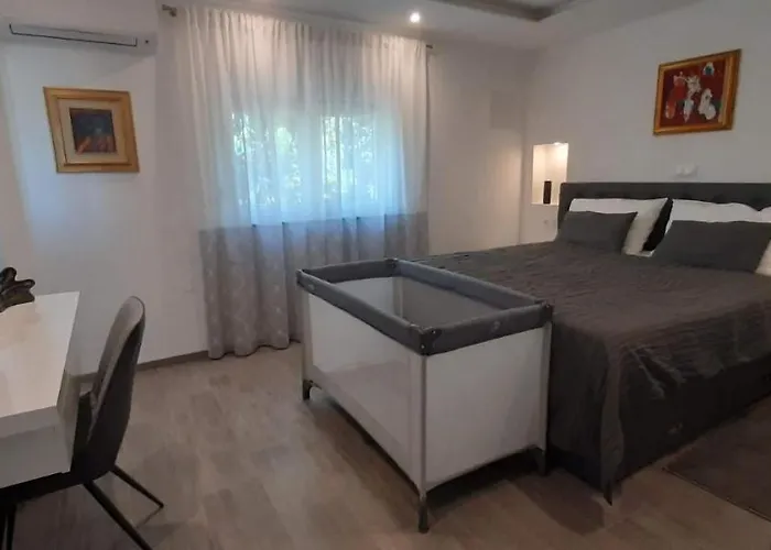 With Heated Pool, Regina アパート *