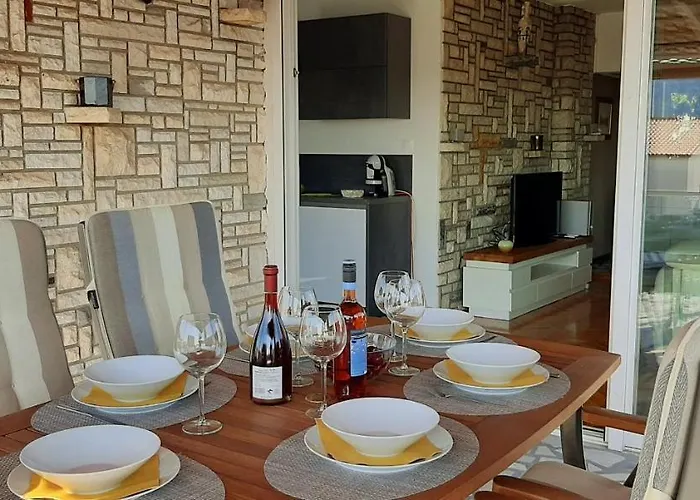 With Heated Pool, Regina アパート