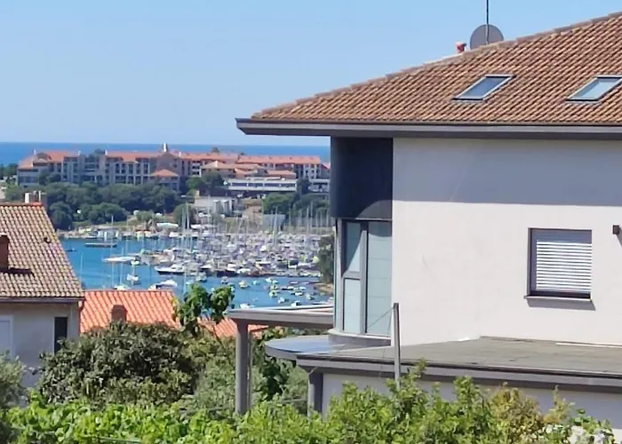 With Heated Pool, Regina Lejlighed Pula